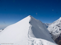 Jetzt steigt Stef vor und erreicht den Gipfel auf 5663 Metern Höhe